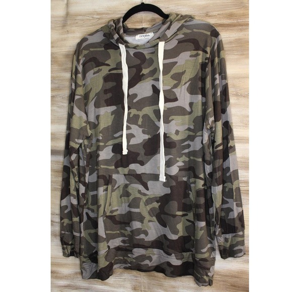 Zenana Outfitters Tops - ZENANA Women's Camo Print Hoodie XL‎